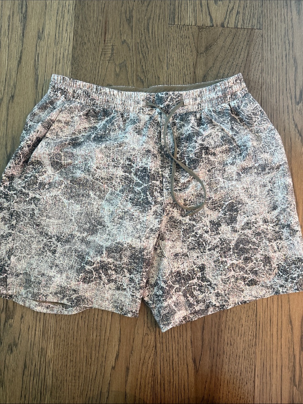Men’s Lululemon Athletic Shorts L